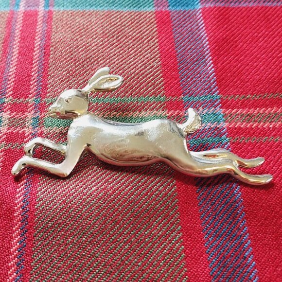 New Hare Rabbit Pewter Brooch Pin (Handmade in Scotland) - Picture 1 of 5